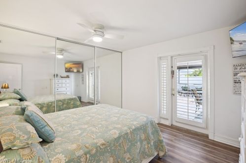 559 107 Ave, Naples FL 34108-1854 exterior