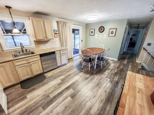 868 Greenville Ave, Providence RI  02919-1324 exterior