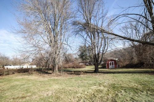 7 Curtis Ct, North Haven CT 06473-3921 exterior