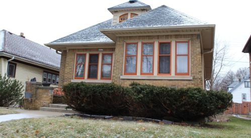 2847 54th St, Milwaukee, WI 53210-1630