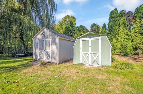 85 Columbia Rd, Windsor CT 06095-3811 exterior