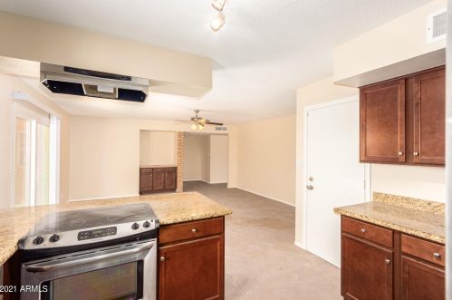 9447 41 Dr, Phoenix AZ 85053-5360 exterior