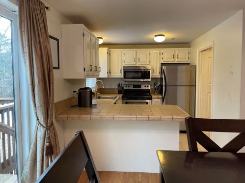 64 Frd Lndg Dr, Dover NH 03820-4552 exterior