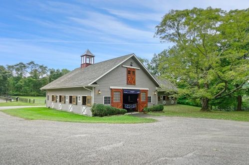 14 Middle Patent Rd, Armonk NY  10504-2802 exterior