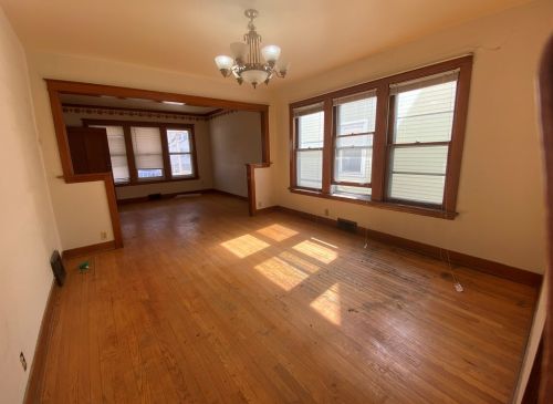 5508 Marmora Ave, Chicago, IL 60630-1106