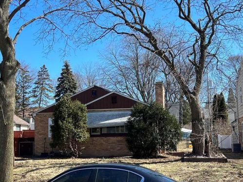 2808 86th St, Milwaukee, WI 53222-4724