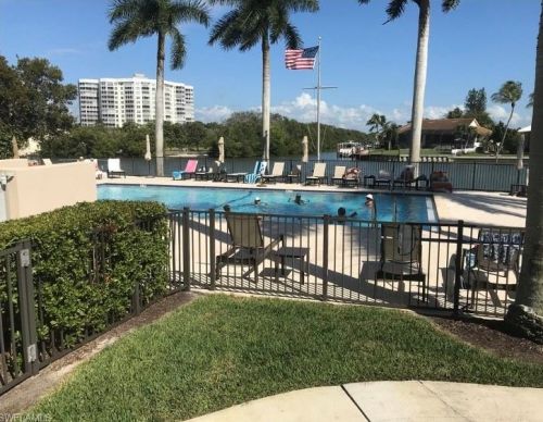 11118 Gulf Shore Dr, Naples FL 34108-1747 exterior