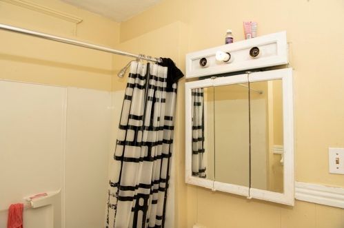 229 College St, Springfield MA 01109-4404 exterior