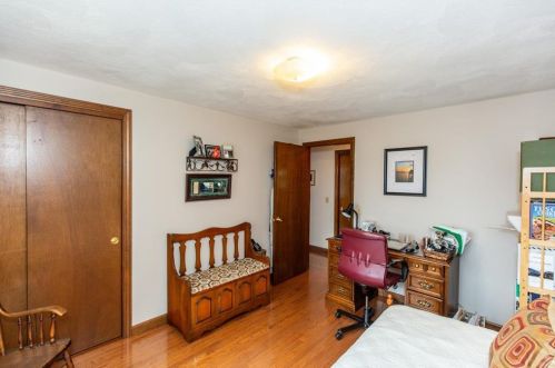 8 Ferncrest Dr, Providence RI 02919-3503 exterior