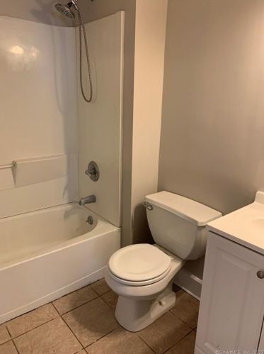 1 Rowan St, Norwalk CT 06855-1926 exterior