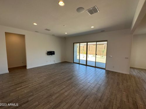 32735 22nd Dr, Phoenix AZ  85085 exterior