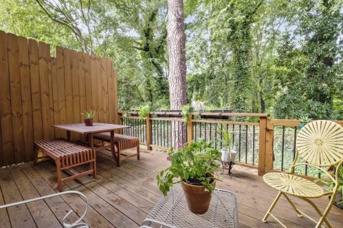 10 Holly Downs Ct, Atlanta GA 30318-5358 exterior