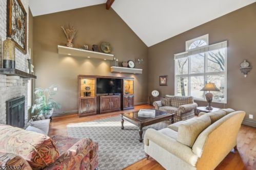 53 Longview Ave, Dover, NJ 07869-3008