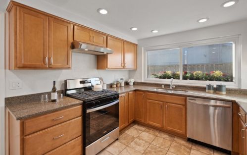 1240 Moonlight Way, Milpitas CA 95035-6227 exterior