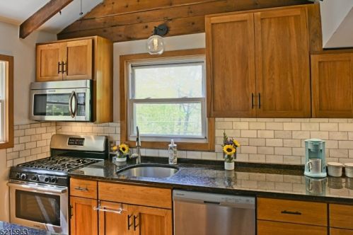 391 Shr Trl, Sparta NJ 07871-1403 exterior