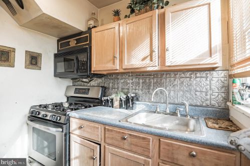 126 Spruce St, Camden NJ 08106-1618 exterior