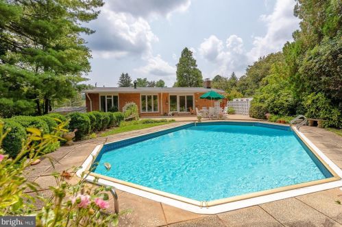 6702 Hazel Ln, Mc Lean VA  22101-5115 exterior