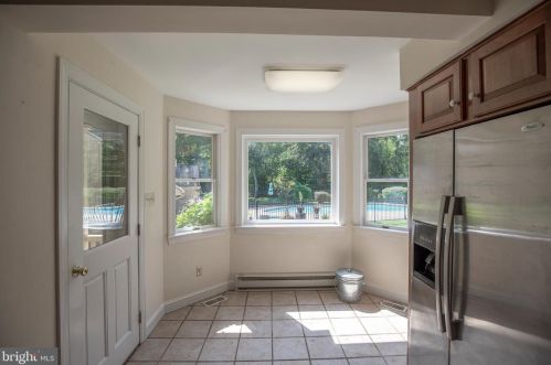 809 Old Bethlehem Rd, Quakertown PA 18951-1924 exterior