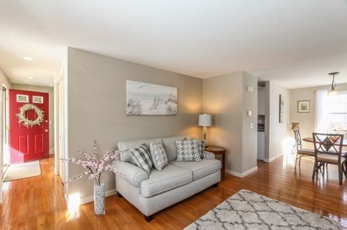 25 Gates Ave, Springfield MA 01118-2302 exterior