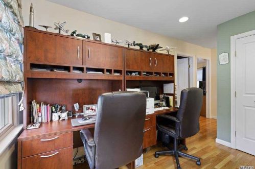 218 Woodsome Rd, Babylon NY 11702-3319 exterior