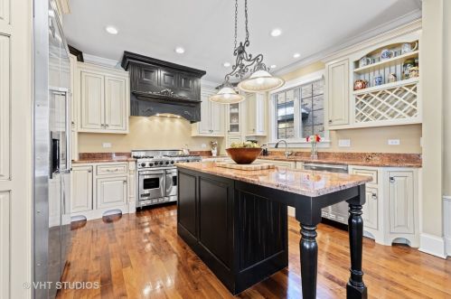 540 Kenilworth Ave, Elmhurst IL 60126-4445 exterior