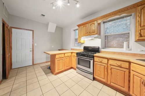 1825 Hermitage Ave, Chicago IL 60613-1106 exterior