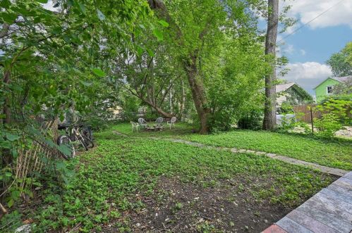 1142 Jenifer St, Madison WI 53703-3745 exterior