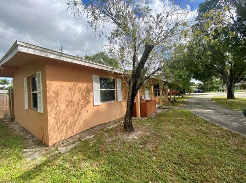 1923 Holiday Ln, Naples FL 34104-4225 exterior