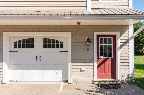 15 Townsend Dr, Dover, NH 03820-6514