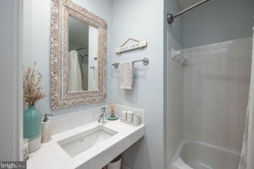 2456 Garnett Dr, Alexandria VA  22311-4908 exterior