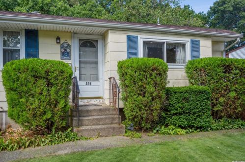 218 Fruitwood Ln, Central Islip NY 11722-2502 exterior