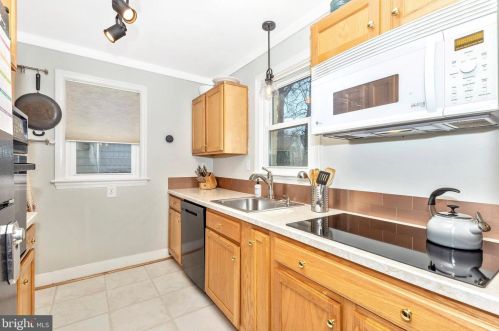 604 Forest Glen Rd, Silver Spring MD 20910-1122 exterior