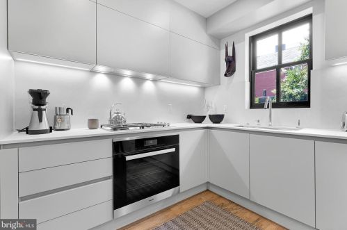 418 5th St, Washington DC  20003-2051 exterior