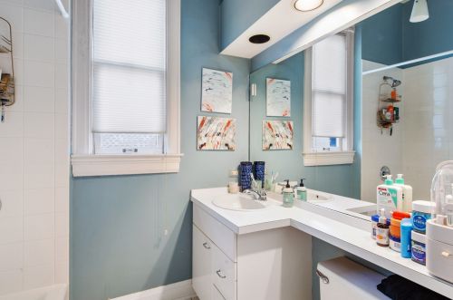 650 Barry Ave, Chicago IL 60634-4912 exterior