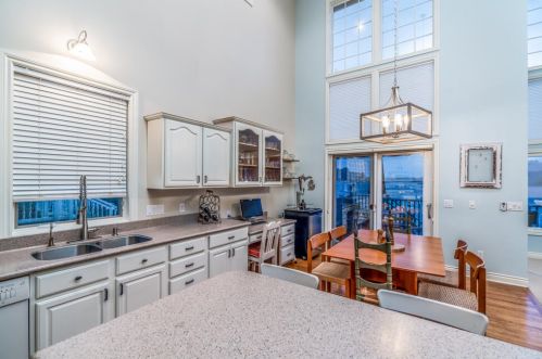 952 Eagle Lk Dr, Kalamazoo MI 49009-8429 exterior