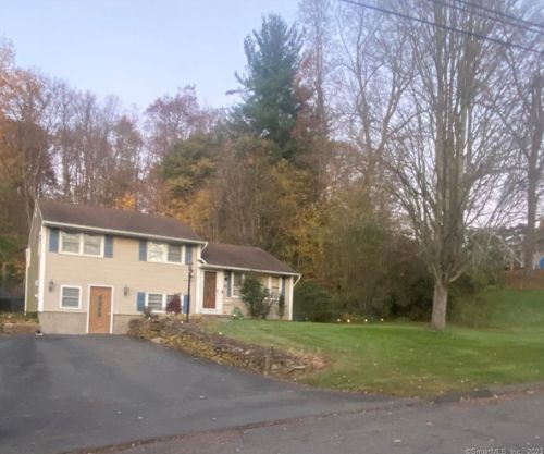 70 Kingsland Ave, Wallingford, CT 06492-3927