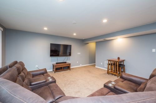 137 Cimarron Dr, Moon Twp PA  15108-9642 exterior