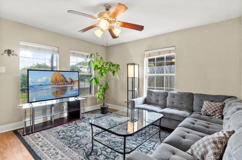 6609 Cruz St, Austin TX 78741-3519 exterior