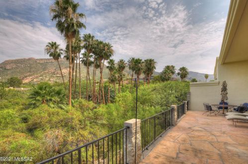 5135 Calle Brillante, Tucson AZ 85718-1800 exterior