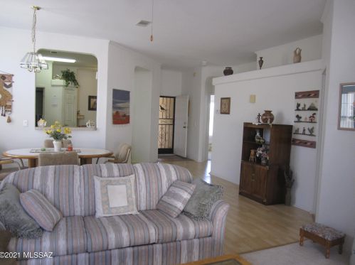 560 Riverdale Ct, Green Valley AZ 85614-3524 exterior