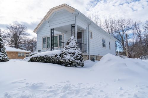 3137 80th St, Milwaukee, WI 53219-3502