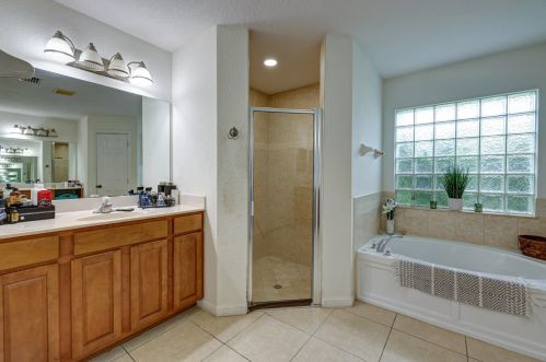 912 Paar Dr, Fort Pierce FL 34953-5623 exterior