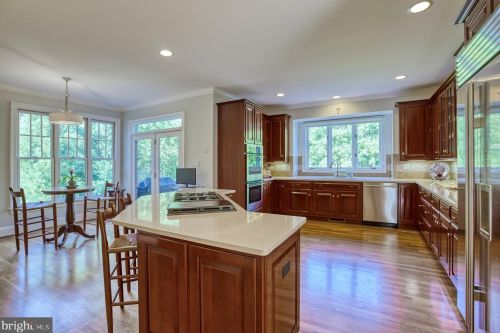 1613 Maddux Ln, Mc Lean VA 22101-3200 exterior