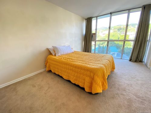 1687 Pensacola St, Honolulu HI 96822-2614 exterior