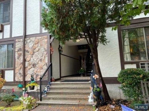 1522 Faulkner Ct, Mahwah NJ  07430-3486 exterior