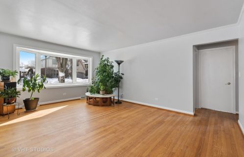 682 Fairview Ave, Elmhurst IL 60126-4232 exterior