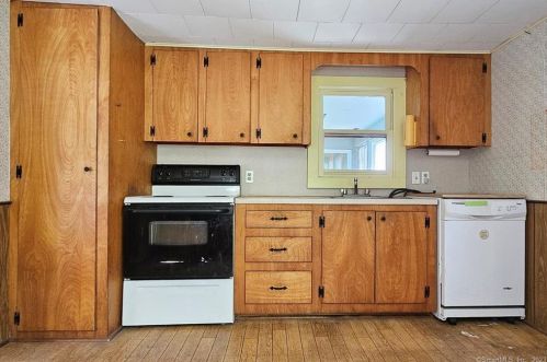 3 Arnold Ln, Killingly CT 06241-1515 exterior