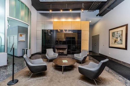 909 Washington Blvd, Chicago IL  60607-2204 exterior