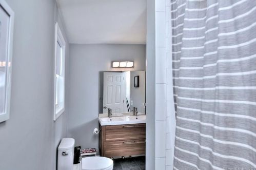 26 Bauer Pl, Westport CT 06880-4101 exterior