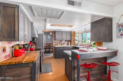 2464 Crocus Dr, Phoenix AZ 85053-5416 exterior